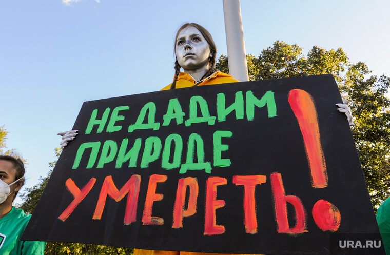 Челябинцы открыли памятник шведской экоактивистке Грете Тунберг