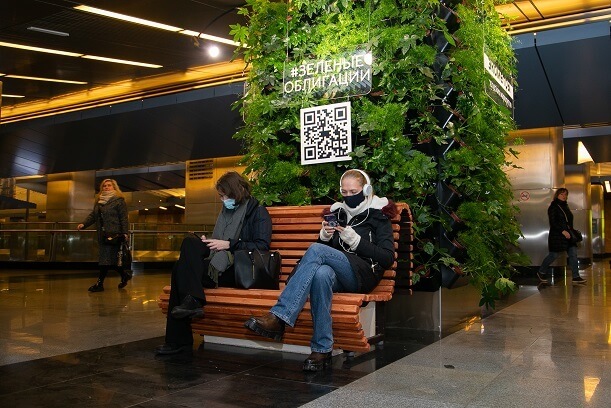 В московском метро появились деревья и цветы