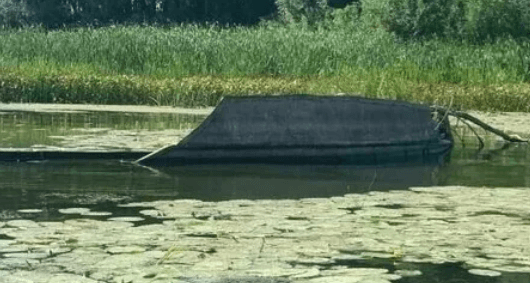 Со дна Волги поднимут две баржи