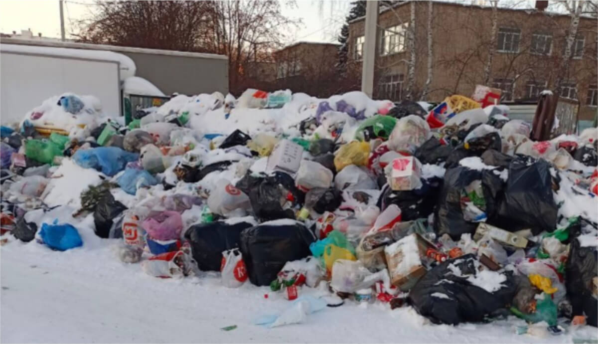 В Челябинске несколько дней не вывозится мусор