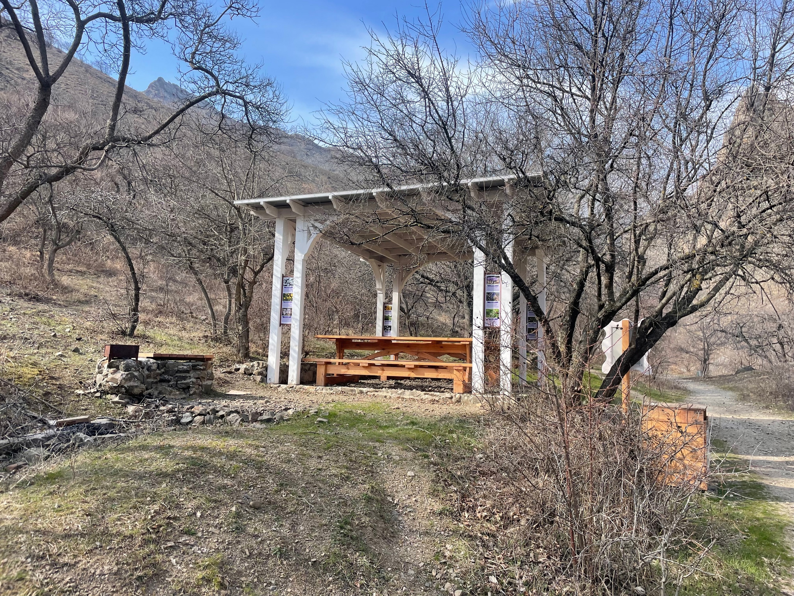 В Крыму к лету обустроят территорию Арпатских водопадов
