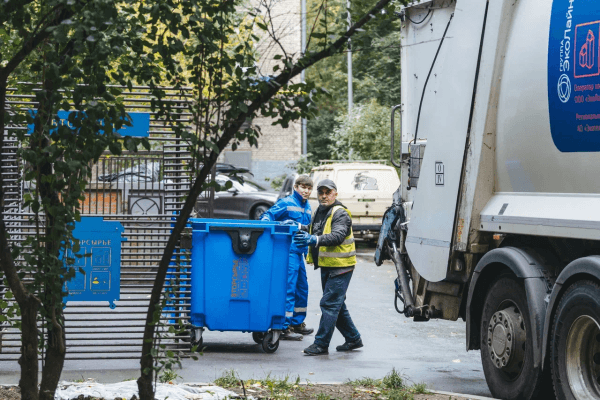 В Москве установили более 3000 мусорных баков из вторсырья